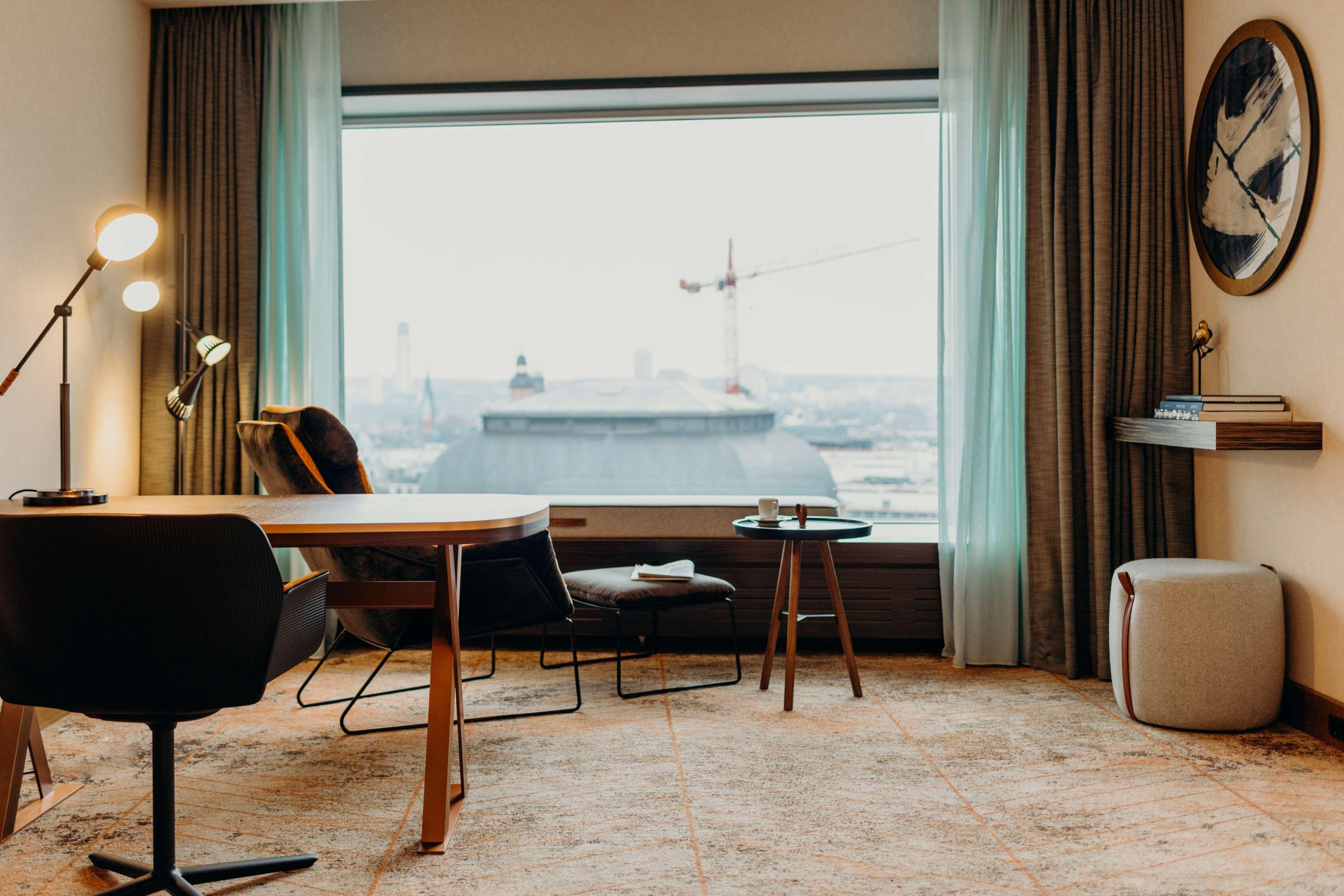 ฮิลตัน แฟรงเฟิร์ต ซิตี้เซ็นเตอร์ Hotel Frankfurt am Main ภายนอก รูปภาพ A room at the hotel