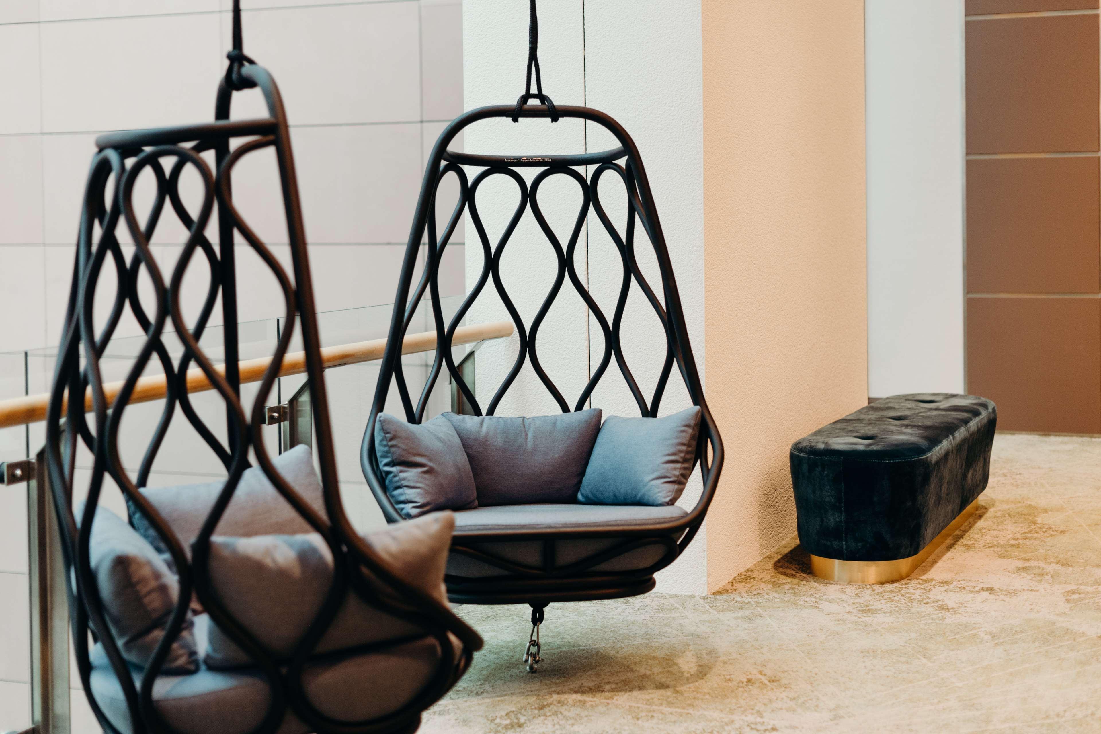 ฮิลตัน แฟรงเฟิร์ต ซิตี้เซ็นเตอร์ Hotel Frankfurt am Main ภายนอก รูปภาพ A swing chair