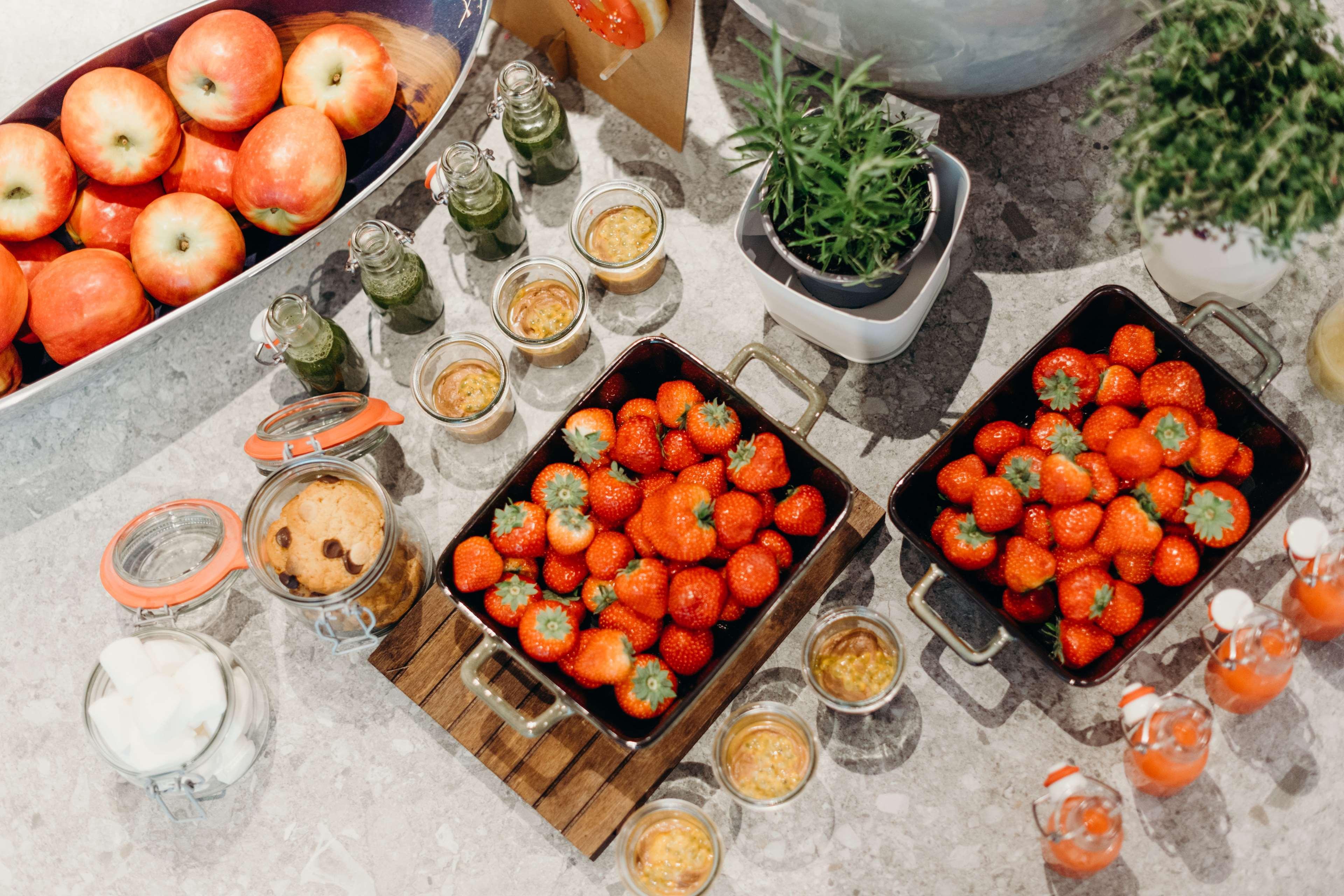 ฮิลตัน แฟรงเฟิร์ต ซิตี้เซ็นเตอร์ Hotel Frankfurt am Main ภายนอก รูปภาพ A selection of fruit and vegetables