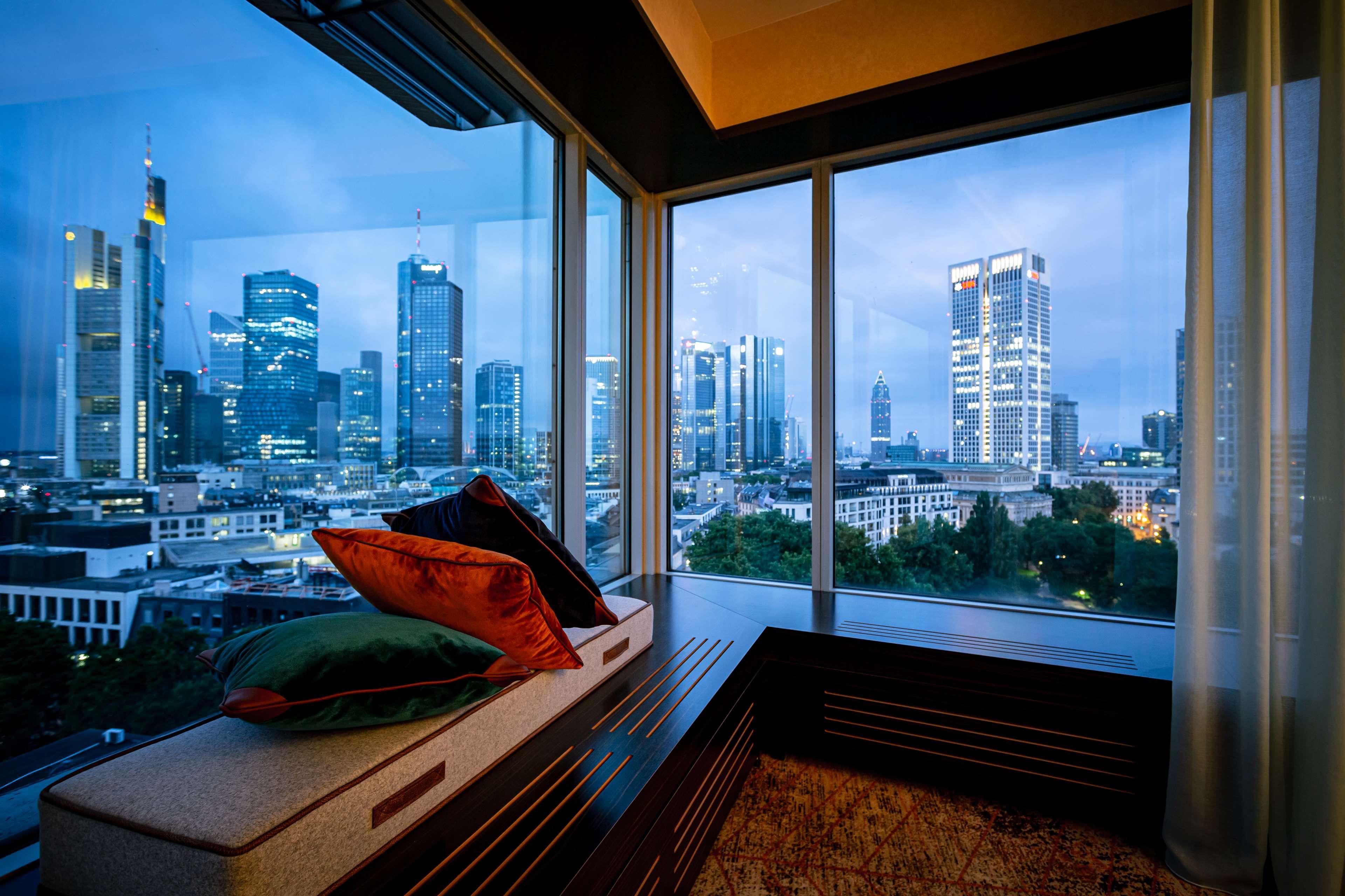 ฮิลตัน แฟรงเฟิร์ต ซิตี้เซ็นเตอร์ Hotel Frankfurt am Main ภายนอก รูปภาพ View from a suite at the Mandarin Oriental, Bangkok