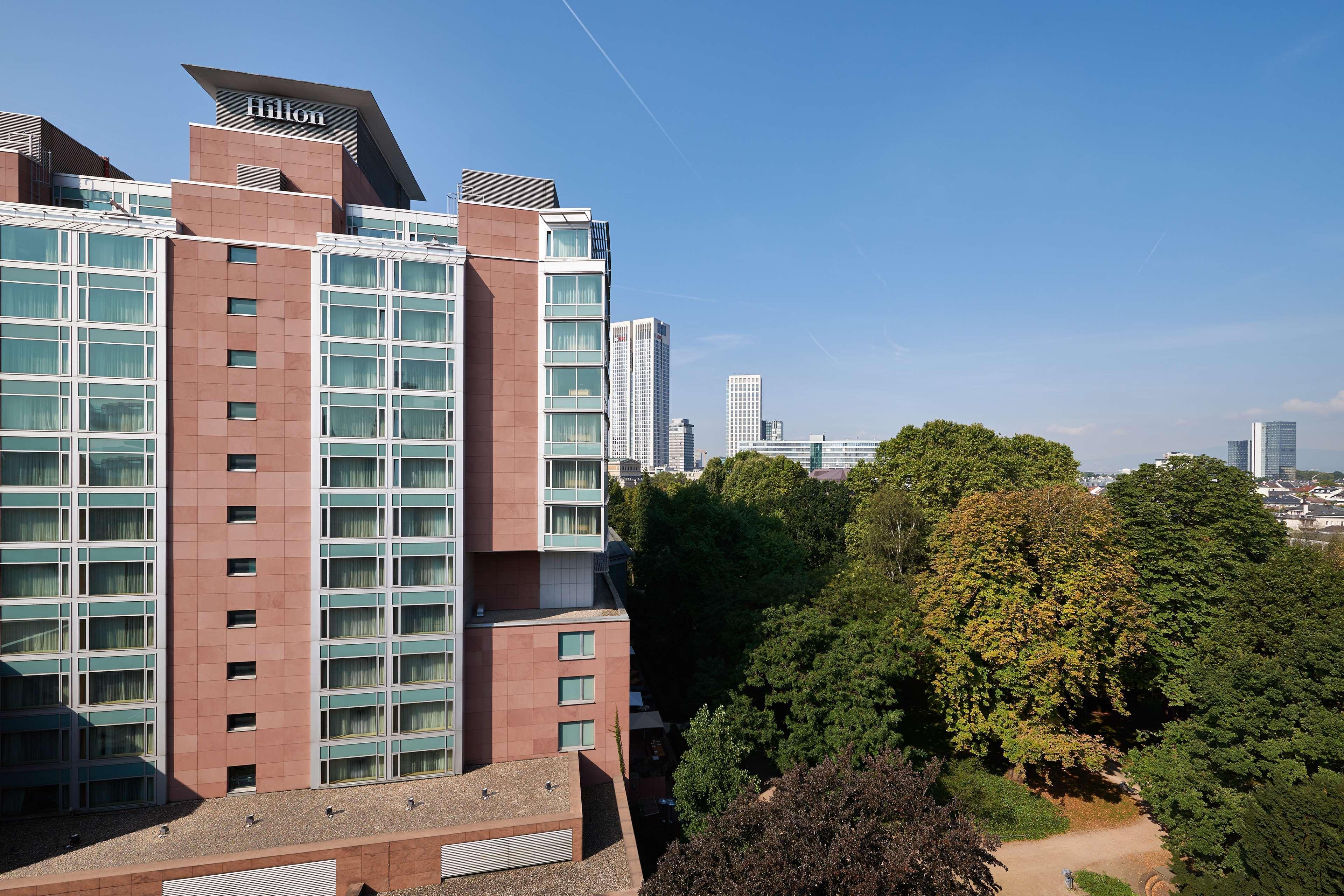 ฮิลตัน แฟรงเฟิร์ต ซิตี้เซ็นเตอร์ Hotel Frankfurt am Main ภายนอก รูปภาพ The modern residential development of the former St Pancras Hospital