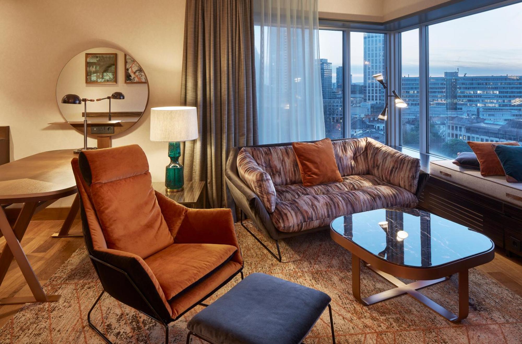 ฮิลตัน แฟรงเฟิร์ต ซิตี้เซ็นเตอร์ Hotel Frankfurt am Main ภายนอก รูปภาพ A suite at the hotel
