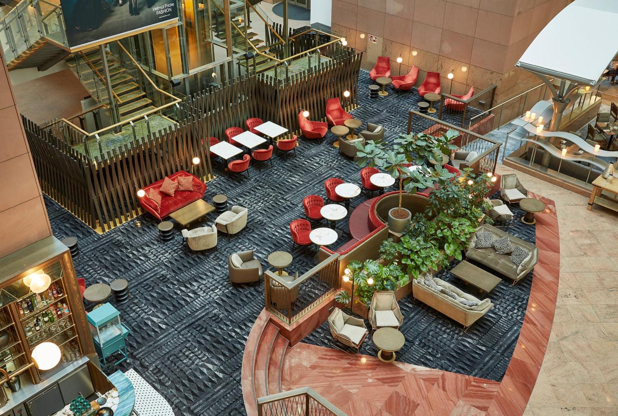ฮิลตัน แฟรงเฟิร์ต ซิตี้เซ็นเตอร์ Hotel Frankfurt am Main ภายนอก รูปภาพ The lobby of the hotel