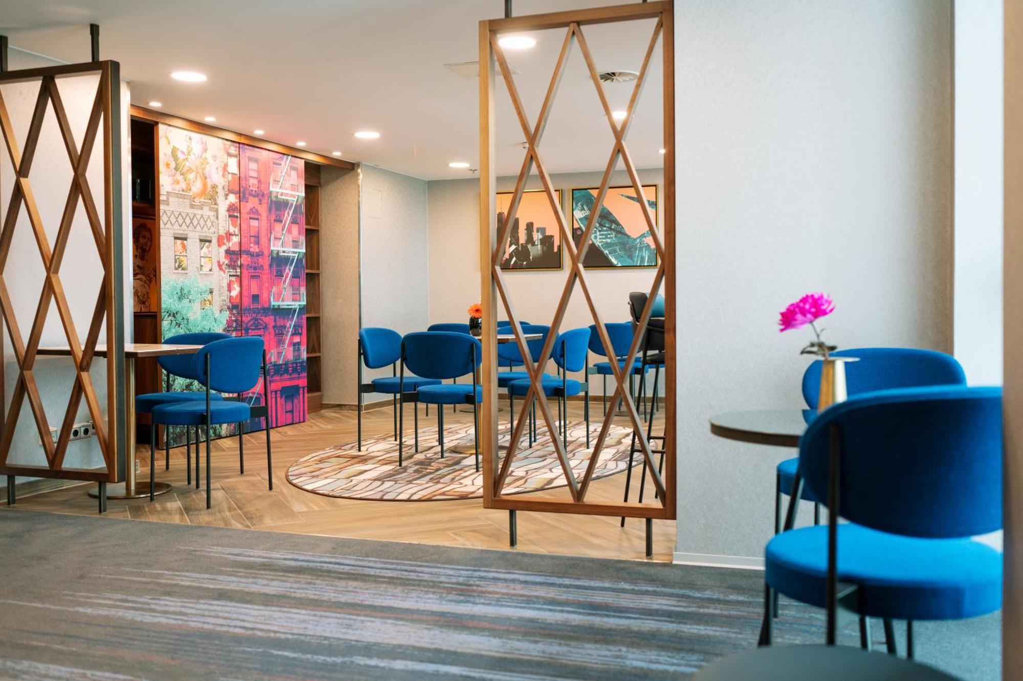 ฮิลตัน แฟรงเฟิร์ต ซิตี้เซ็นเตอร์ Hotel Frankfurt am Main ภายนอก รูปภาพ The library at the hotel