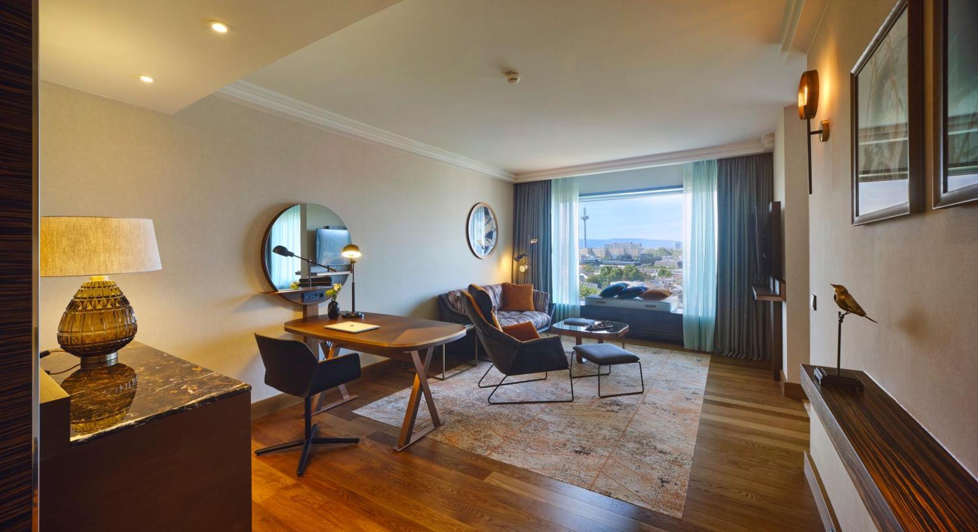 ฮิลตัน แฟรงเฟิร์ต ซิตี้เซ็นเตอร์ Hotel Frankfurt am Main ภายนอก รูปภาพ A suite at the Hotel