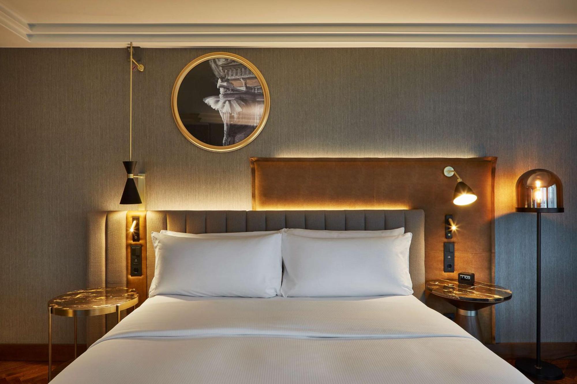 ฮิลตัน แฟรงเฟิร์ต ซิตี้เซ็นเตอร์ Hotel Frankfurt am Main ภายนอก รูปภาพ A bedroom at the hotel
