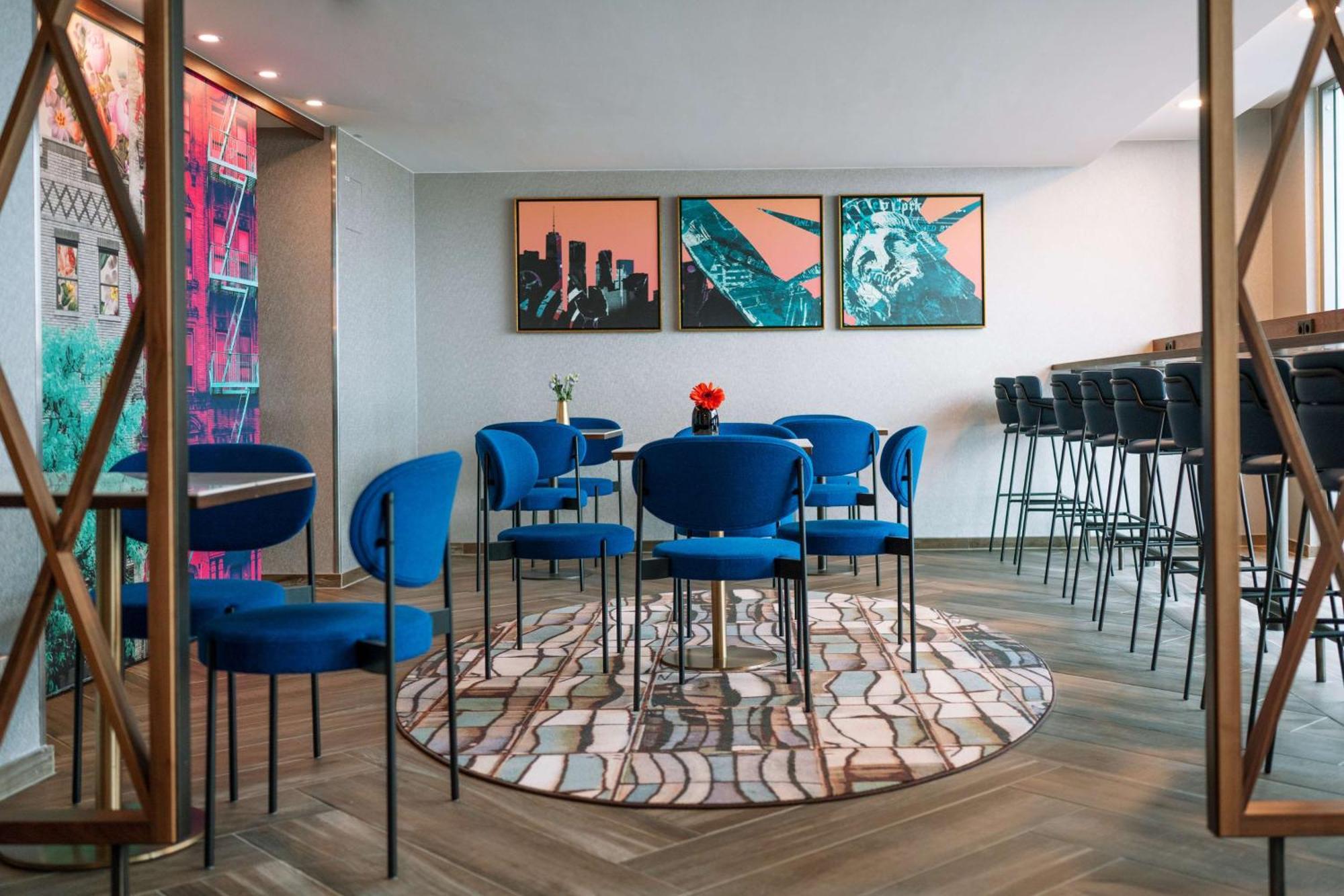 ฮิลตัน แฟรงเฟิร์ต ซิตี้เซ็นเตอร์ Hotel Frankfurt am Main ภายนอก รูปภาพ The Club at London Heathrow Airport
