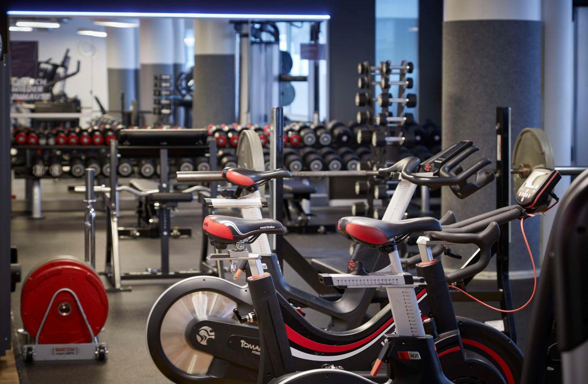 ฮิลตัน แฟรงเฟิร์ต ซิตี้เซ็นเตอร์ Hotel Frankfurt am Main ภายนอก รูปภาพ The gym at the hotel