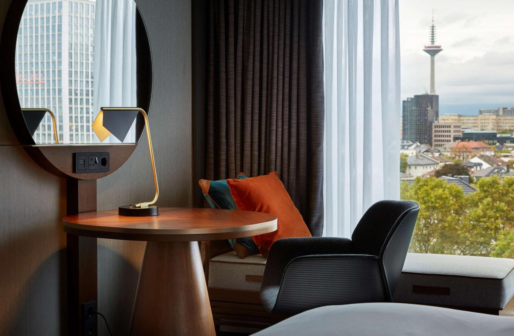 ฮิลตัน แฟรงเฟิร์ต ซิตี้เซ็นเตอร์ Hotel Frankfurt am Main ภายนอก รูปภาพ A room at the hotel