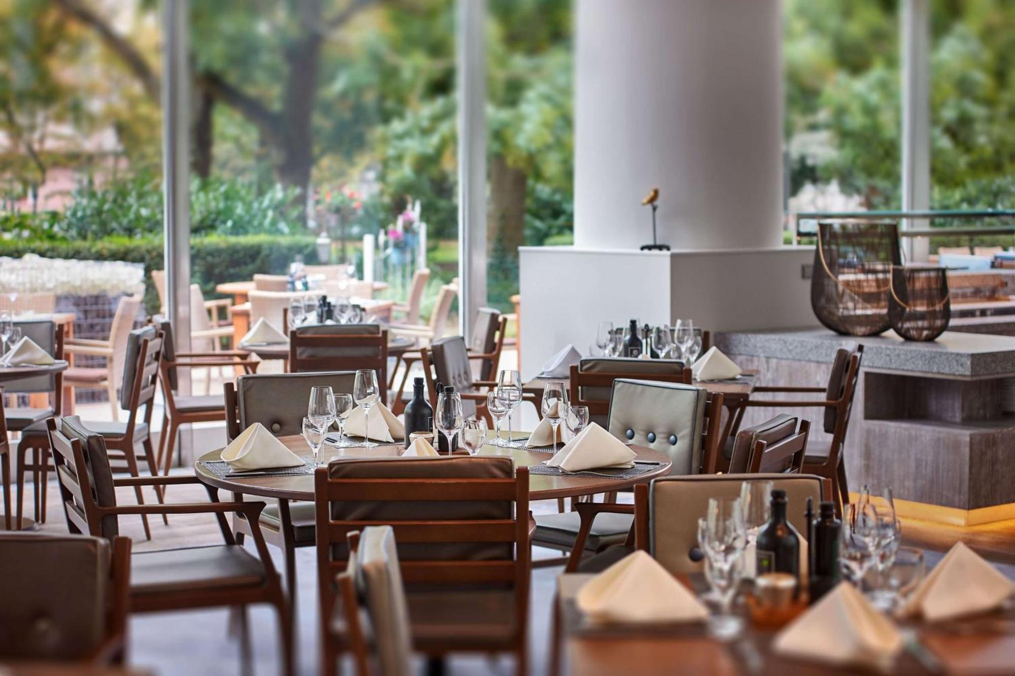 ฮิลตัน แฟรงเฟิร์ต ซิตี้เซ็นเตอร์ Hotel Frankfurt am Main ภายนอก รูปภาพ The Deck