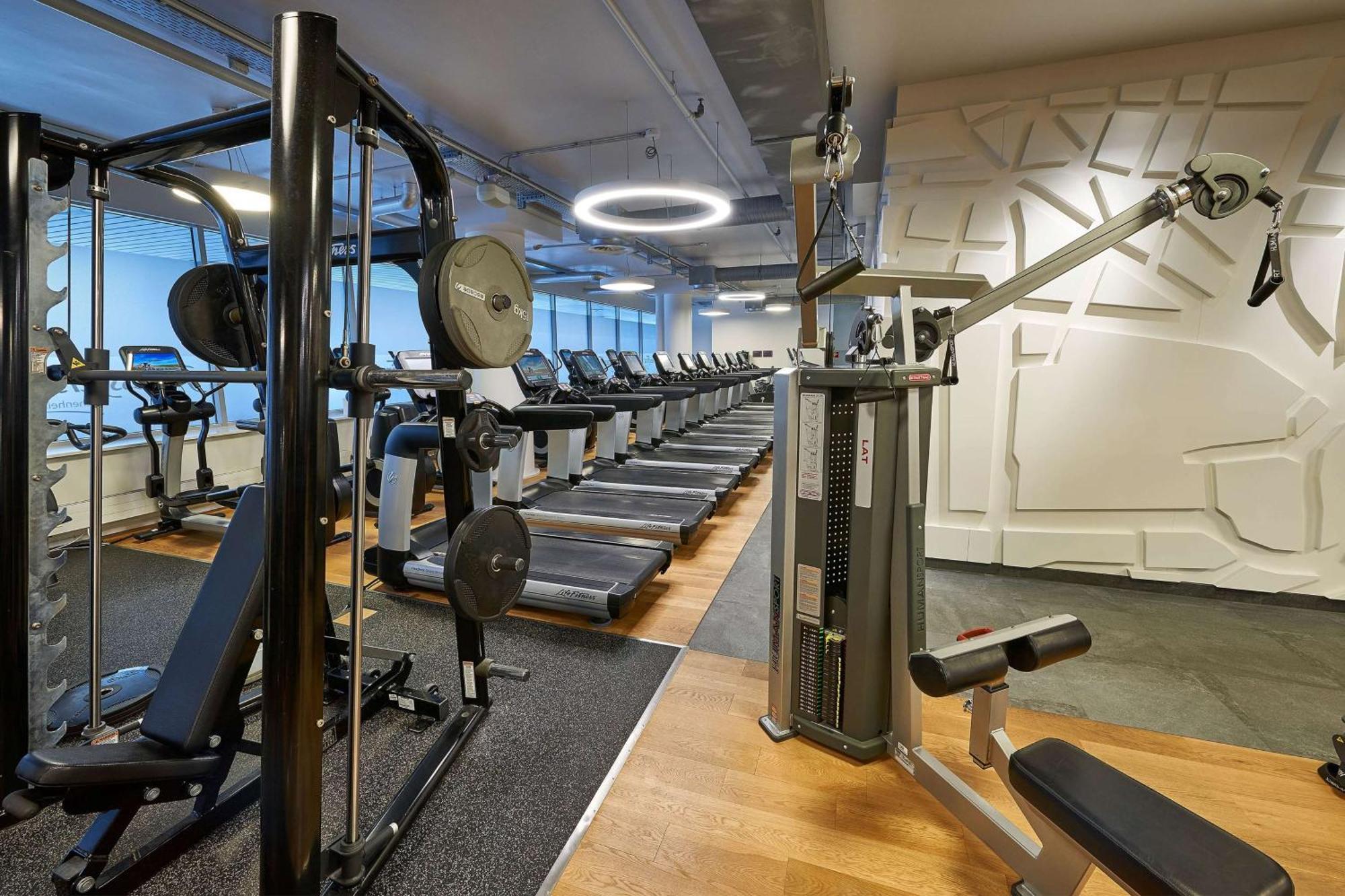 ฮิลตัน แฟรงเฟิร์ต ซิตี้เซ็นเตอร์ Hotel Frankfurt am Main ภายนอก รูปภาพ The gym at the London Business School