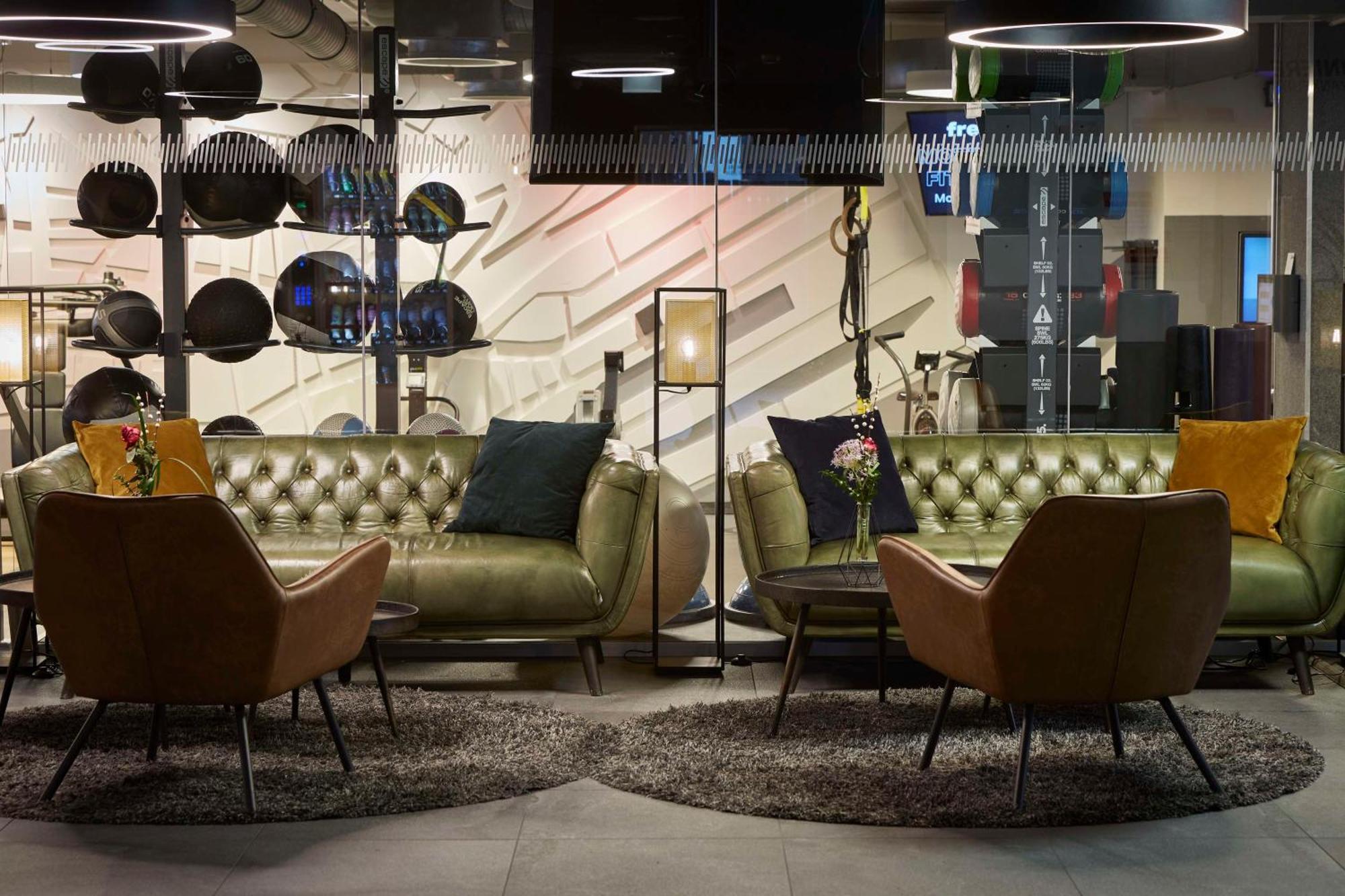 ฮิลตัน แฟรงเฟิร์ต ซิตี้เซ็นเตอร์ Hotel Frankfurt am Main ภายนอก รูปภาพ The lounge at the airport