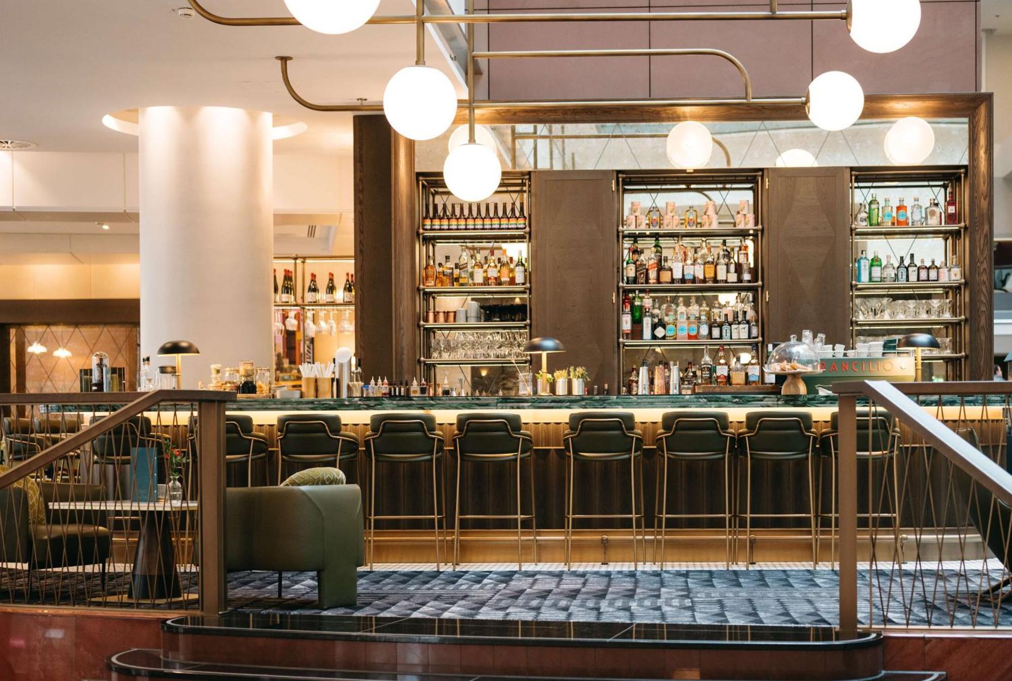 ฮิลตัน แฟรงเฟิร์ต ซิตี้เซ็นเตอร์ Hotel Frankfurt am Main ภายนอก รูปภาพ The bar at the Conrad London St. George's Wharf